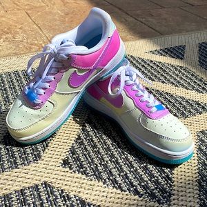Nike COLOR CHANGING UV REACTIVE  Air Force 1’s and free crease protectors